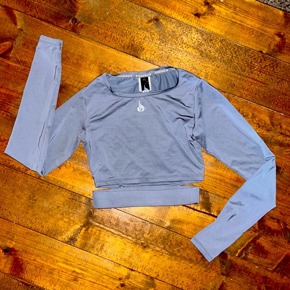Ryderwear Long Sleeve Gym Crop 🩶                    Women’s Size XS Gray/Silver